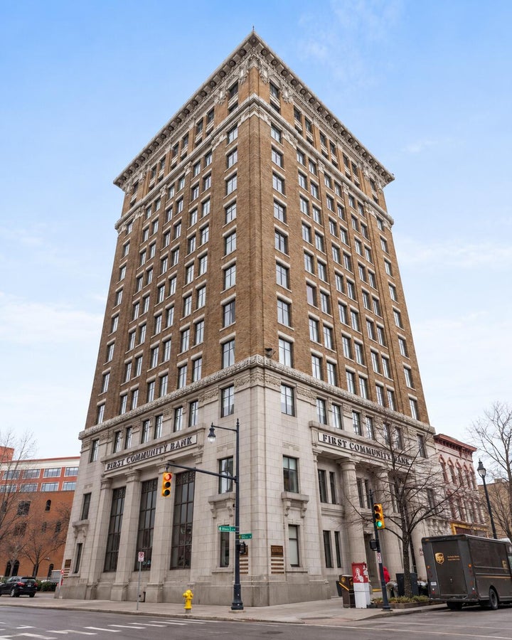 Photo 1 of 14 — 60 Monroe Center Street NW Unit 8D, Grand Rapids, MI 49503