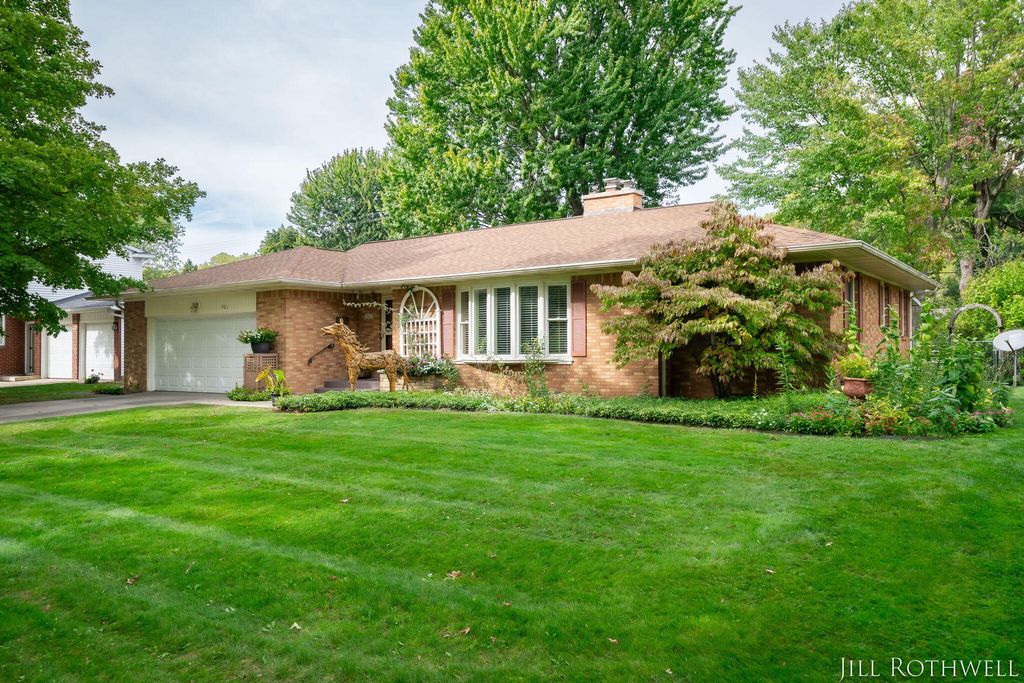 Photo of 661 Conger Street NE, Grand Rapids, MI 49505 (MLS # 25050707)