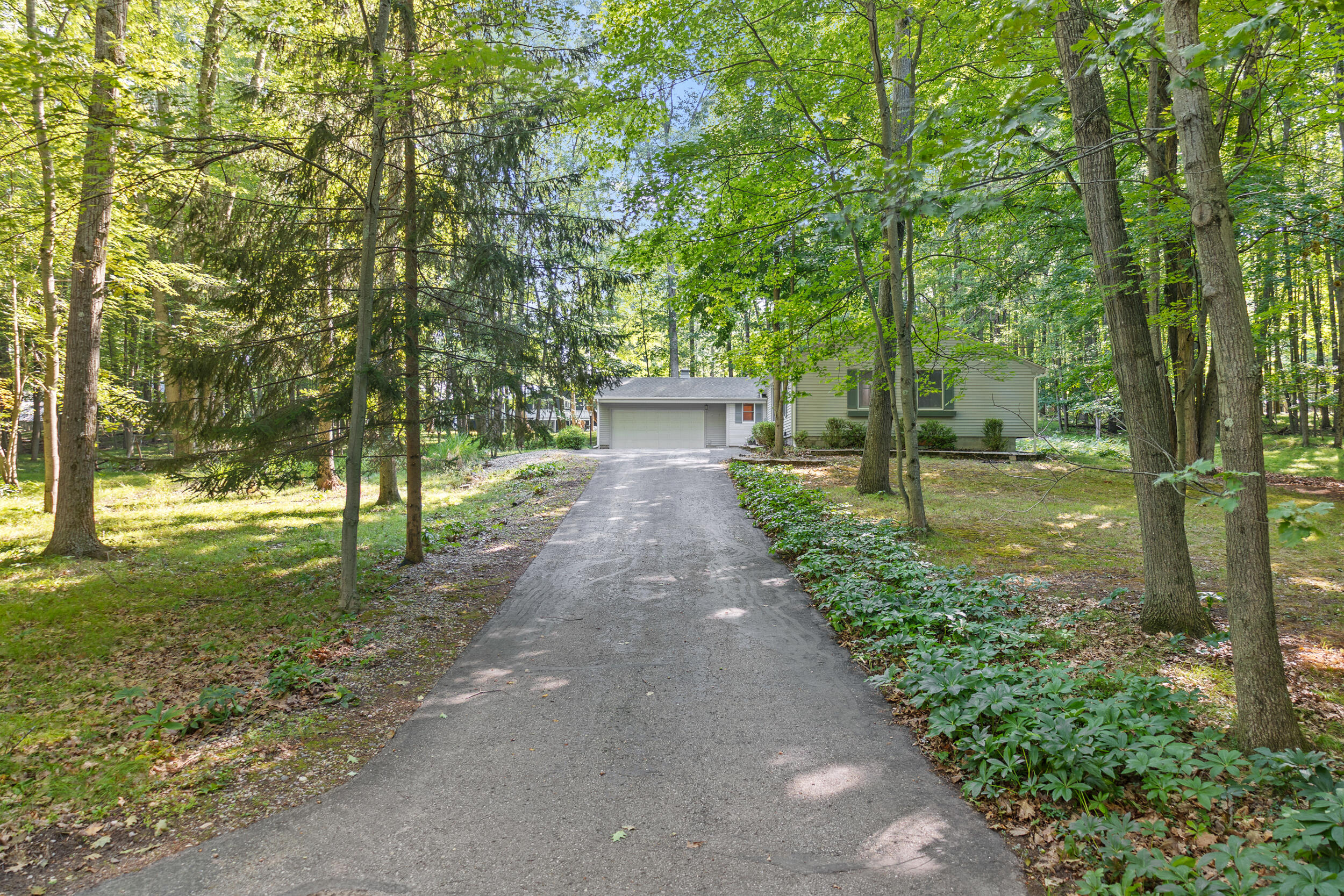 9348 Center Lane