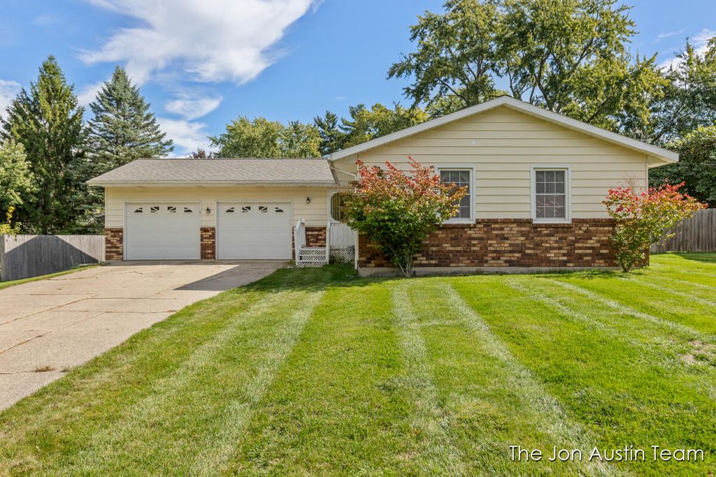 Photo of 1474 Marlin Avenue NW, Grand Rapids, MI 49534 (MLS # 25050974)