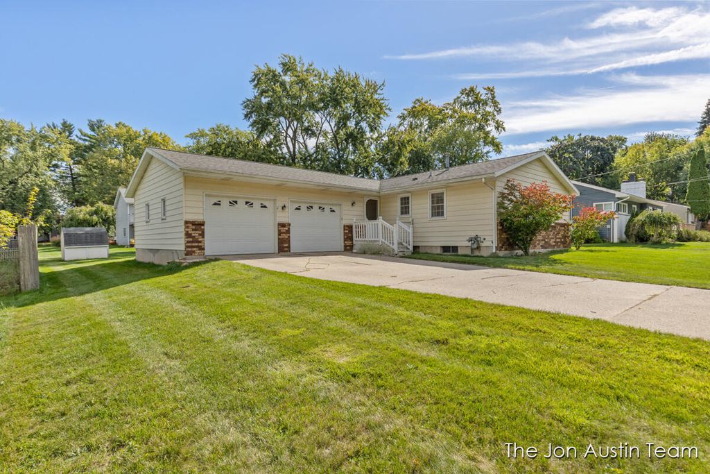 Photo of 1474 Marlin Avenue NW, Grand Rapids, MI 49534 (MLS # 25050974)