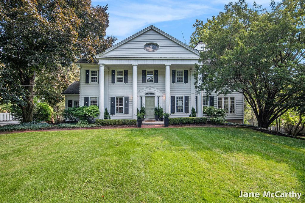 Photo of 270 Lakeside Drive SE, East Grand Rapids, MI 49506 (MLS # 26021505)