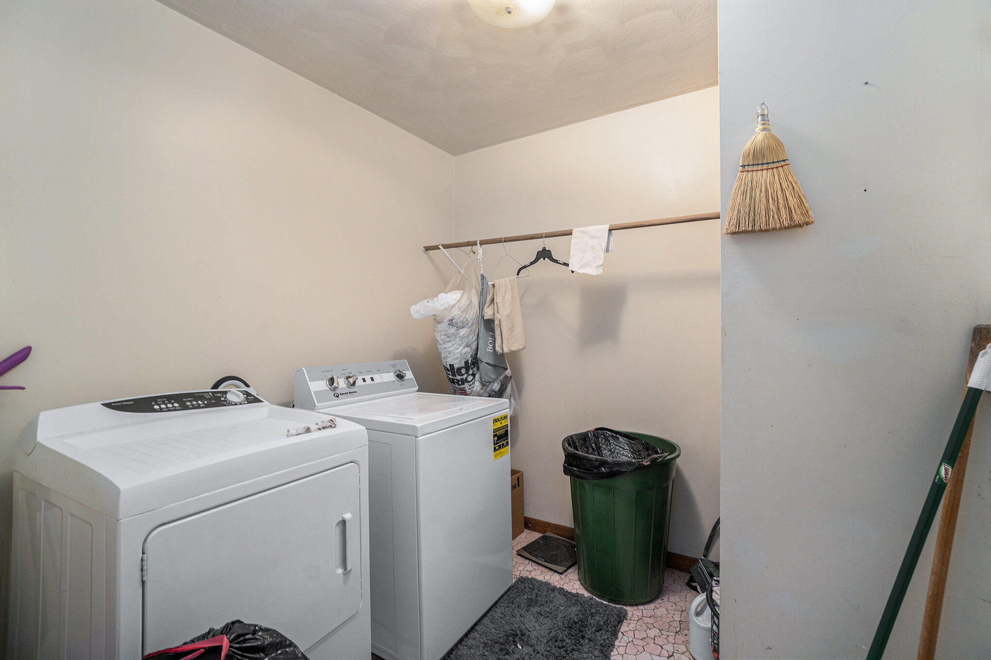 Schoolcraft, Michigan 49087, United States, 4 Bedrooms Bedrooms, ,3 BathroomsBathrooms,Residential,Pending,2774