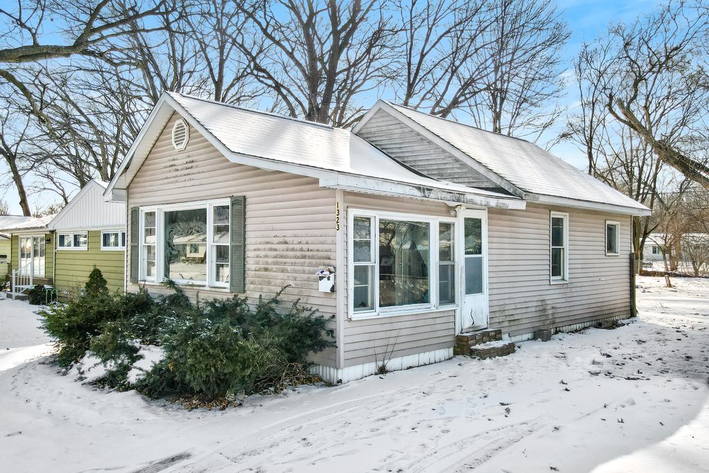 Photo of 1323 Catherine Avenue, Muskegon, MI 49442 (MLS # 26007179)