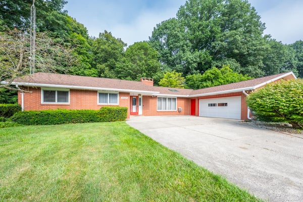 4334 LAUREL DR, SAINT JOSEPH, MI 49085 - Image 4c666a61f0268e46bb57e56dfa72fdf4/1740160645