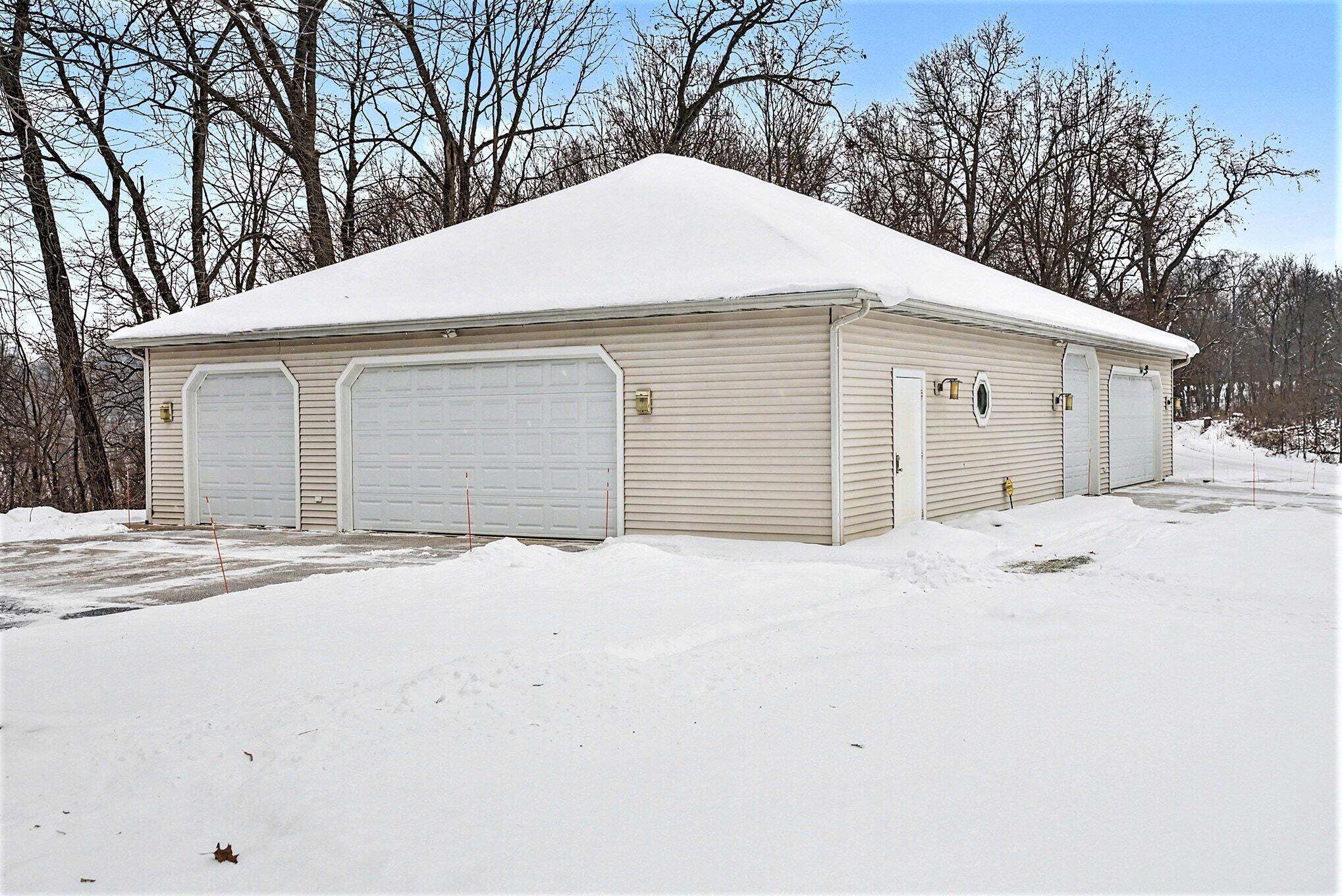 13927 Carter Lake Street