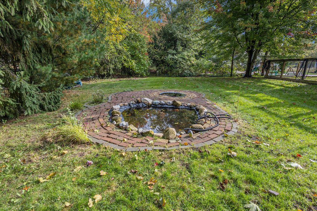 Photo of 1431 W Lakewood Boulevard, Holland, MI 49424 (MLS # 25054612)