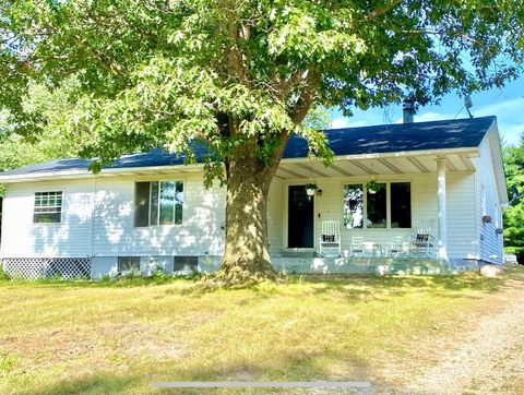 Photo of 11091 Milnes Rd, Jonesville, MI 49250 (MLS # 25037875)