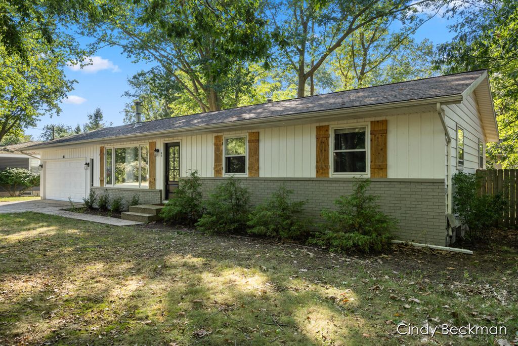 Photo of 80 S 168th Avenue, Holland, MI 49424 (MLS # 25050246)