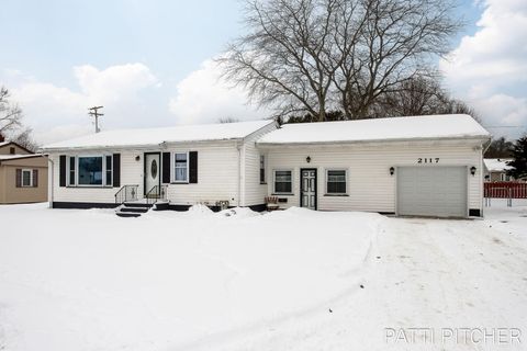 Photo of 2117 Columbus Avenue, Norton Shores, MI 49441 (MLS # 26004260)