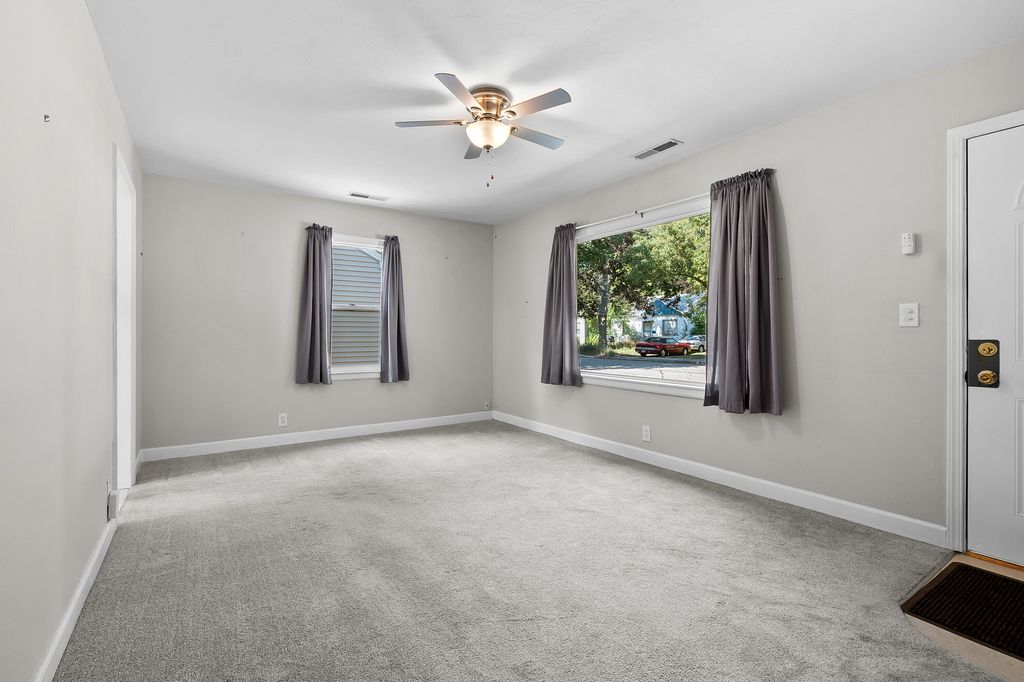 Photo of 1510 Palmer Ave, Kalamazoo, MI 49001 (MLS # 25051082)