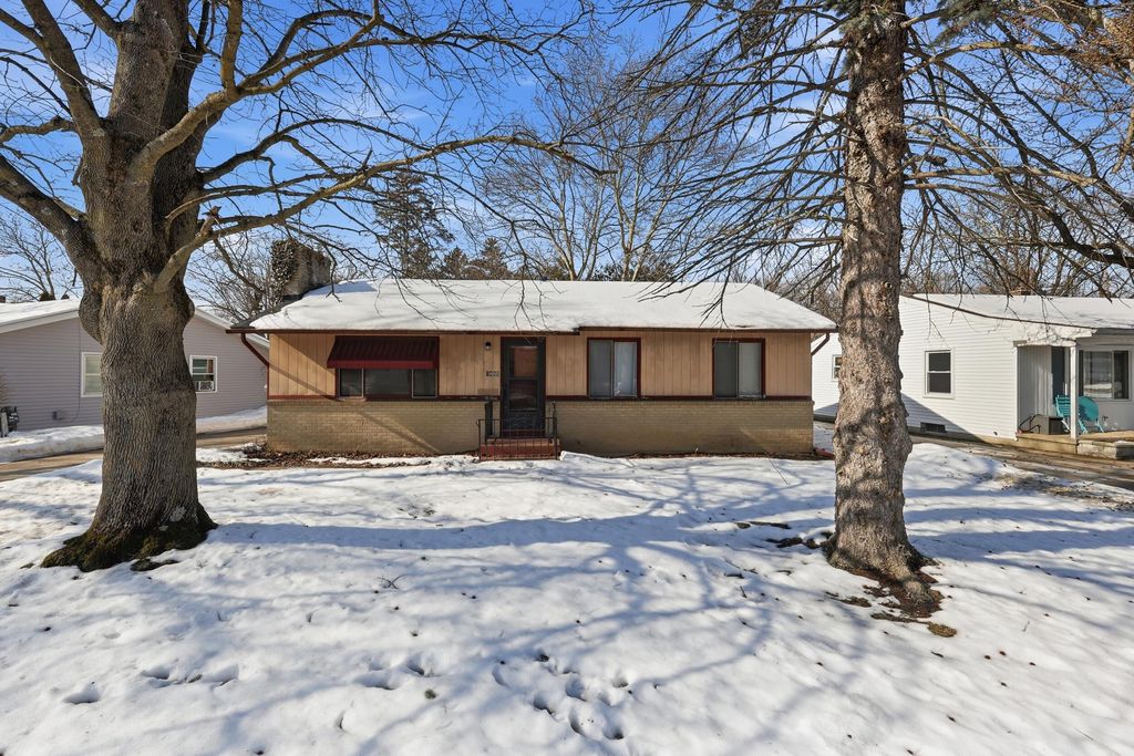 Photo of 1465 Laughlin Drive NW, Grand Rapids, MI 49504 (MLS # 26005921)