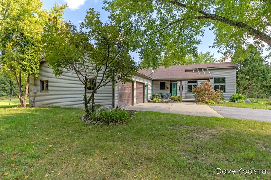 Photo of 9610 Grange Avenue NE, Rockford, MI 49341 (MLS # 25049961)