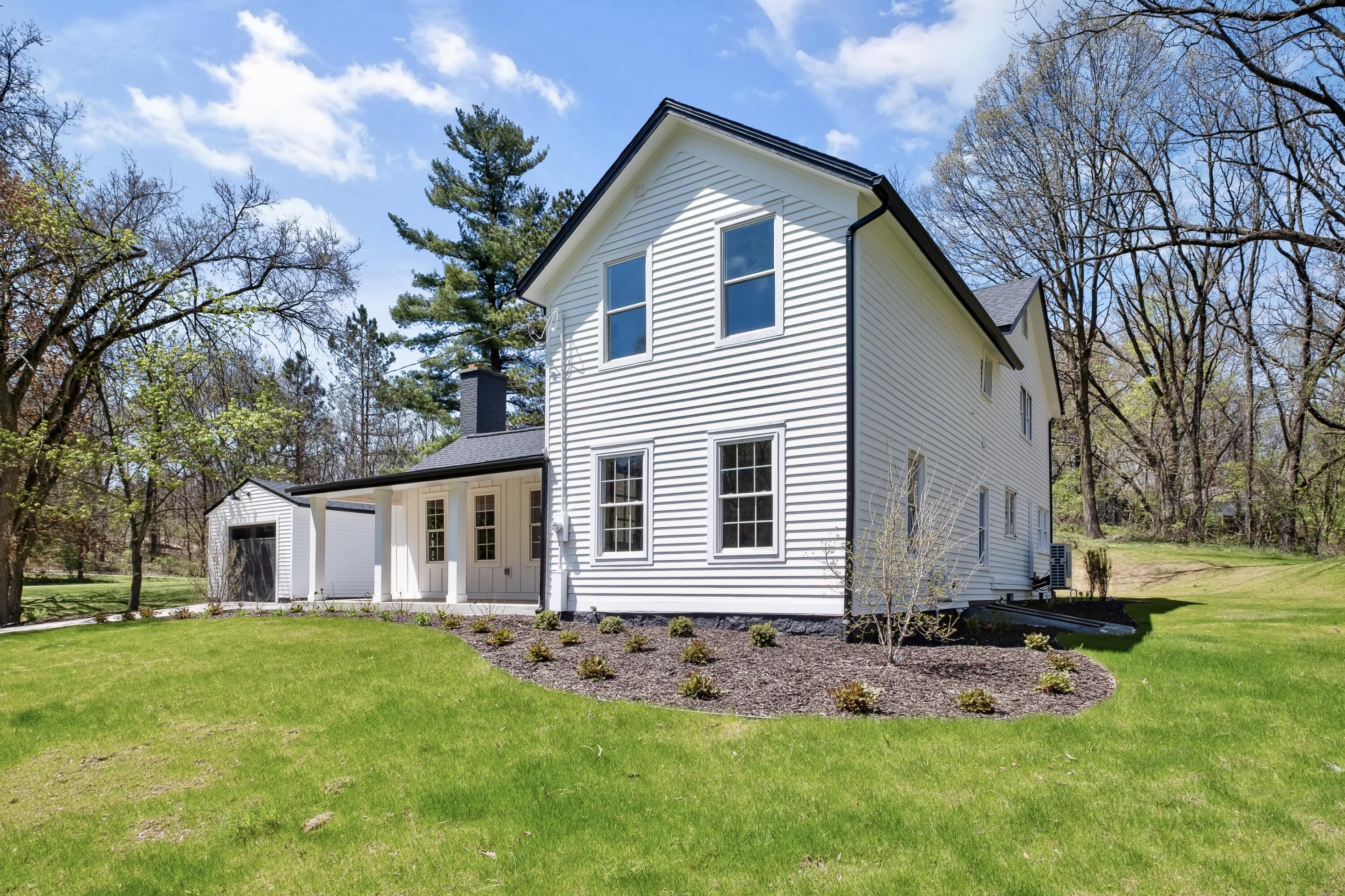 101 Carl Drive NE