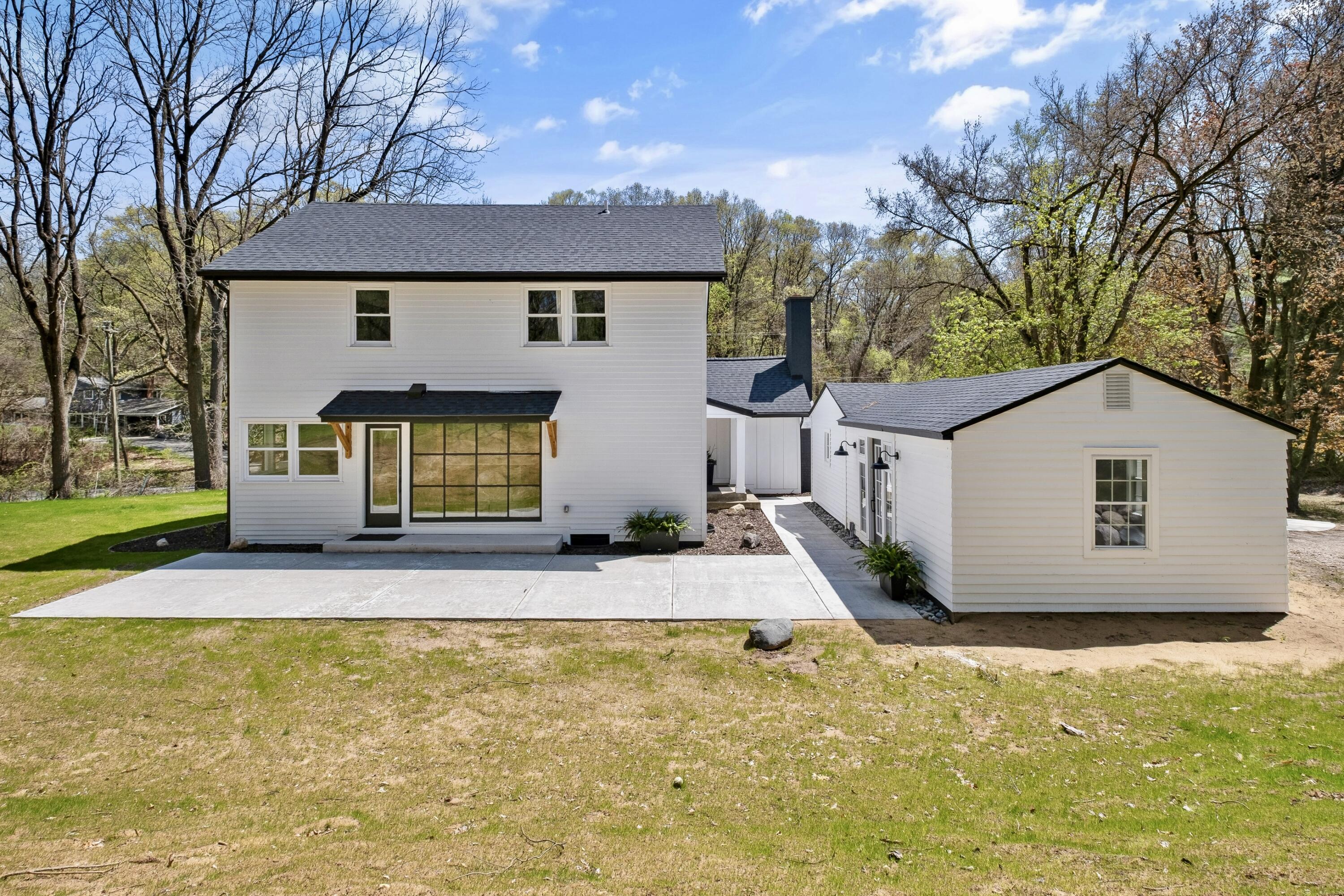 101 Carl Drive NE