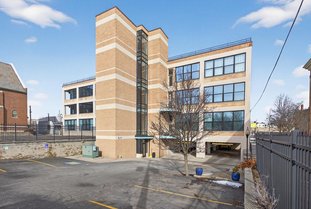 Photo of 109 W Washington Avenue #16, Jackson, MI 49201 (MLS # 26005817)