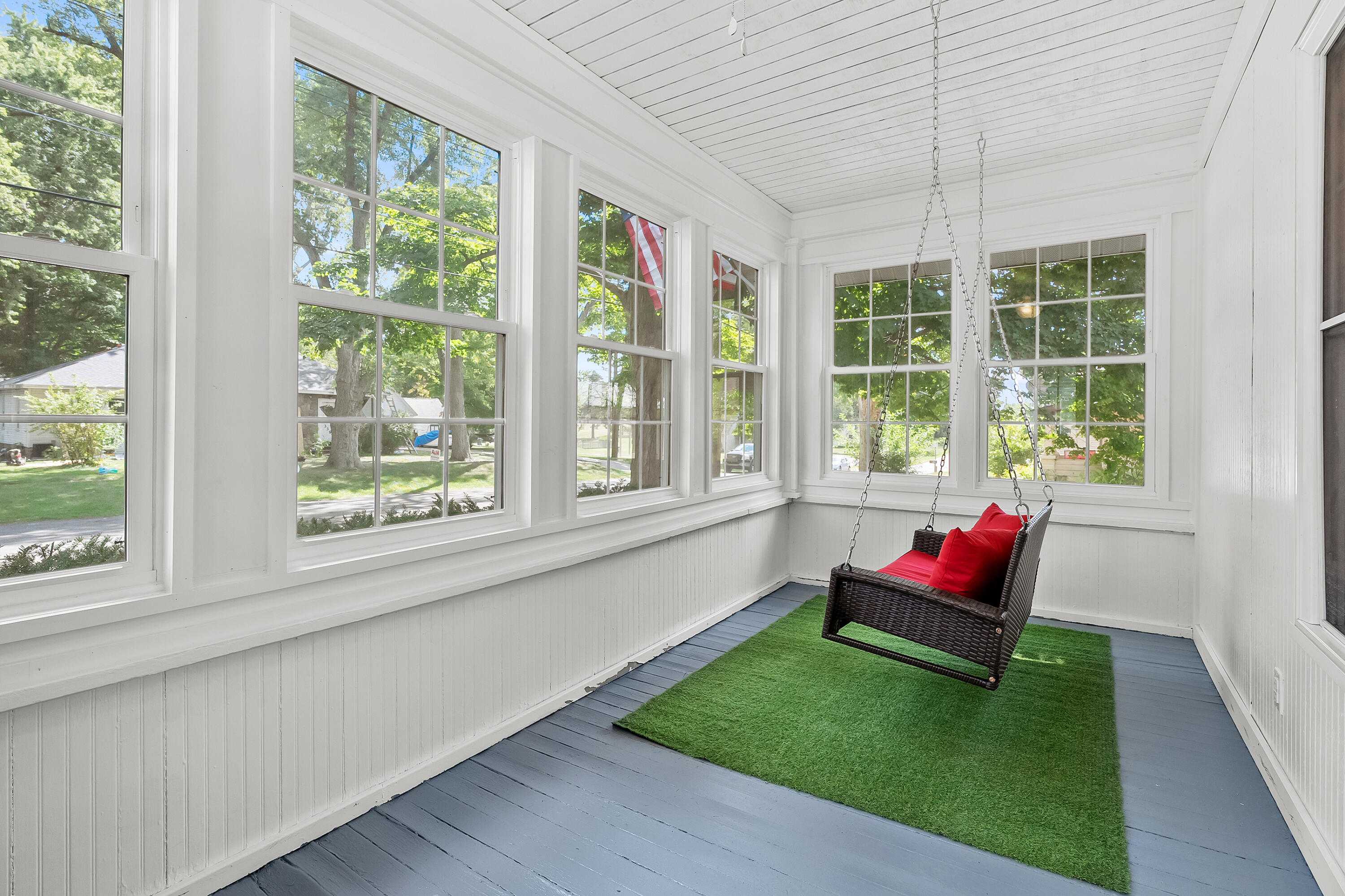 332 SUTHERLAND Avenue