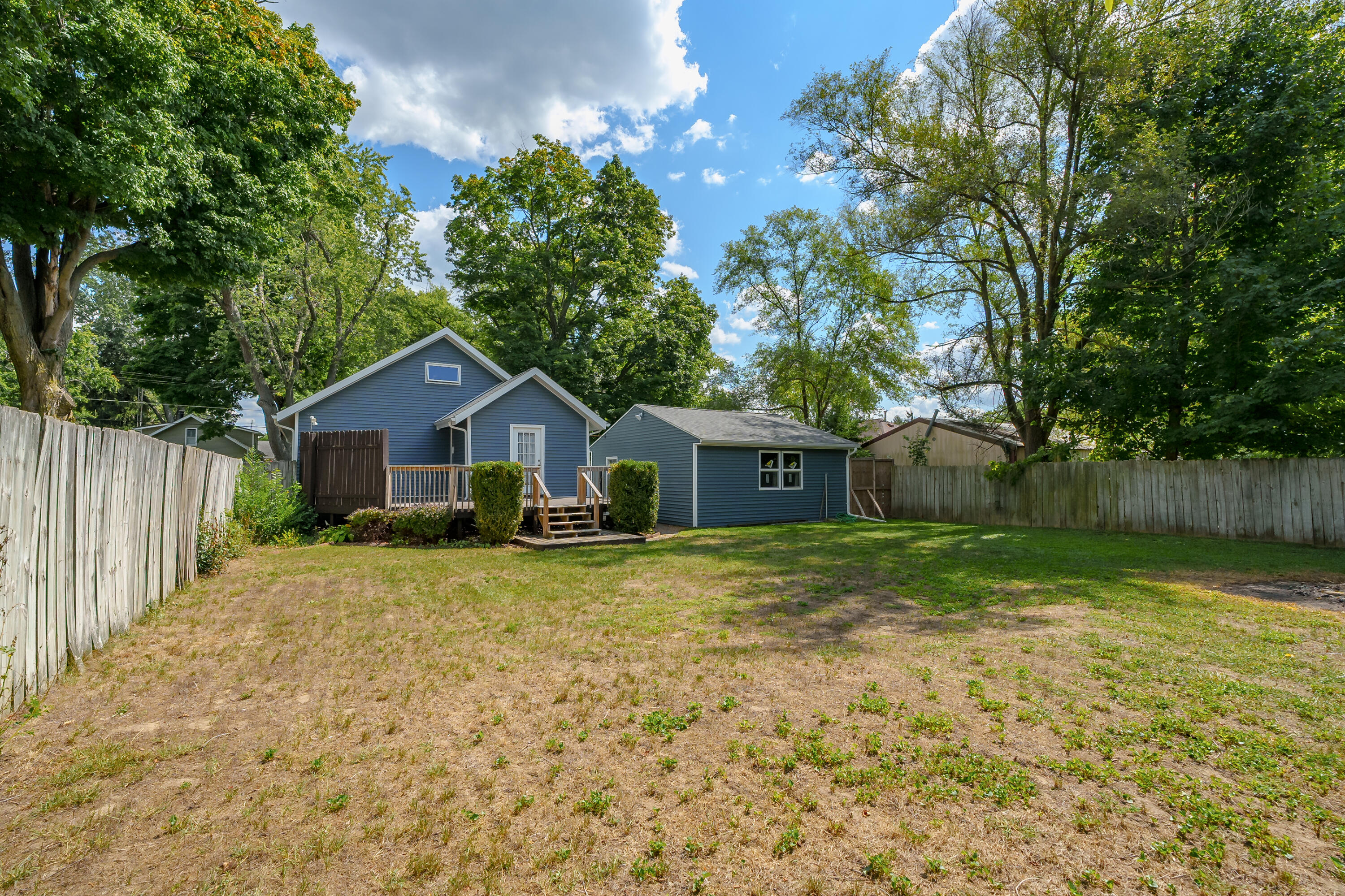 332 SUTHERLAND Avenue