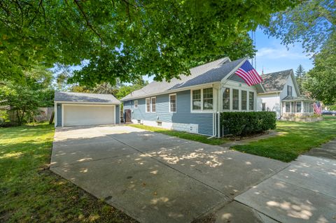 332 SUTHERLAND Avenue Watervliet MI 49098