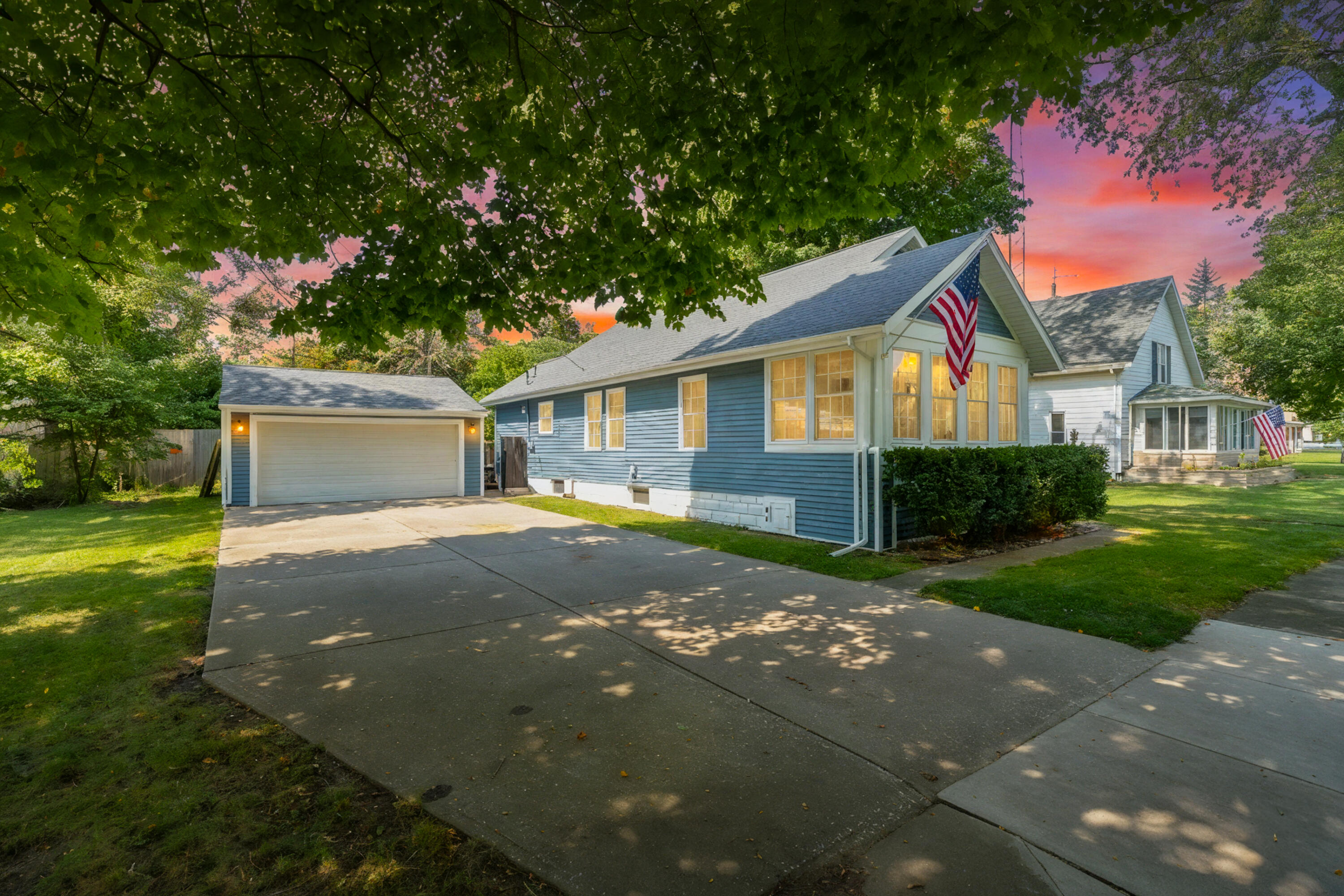 332 SUTHERLAND Avenue