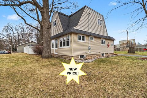 Photo of 802 N Emily Street, Ludington, MI 49431 (MLS # 26009421)