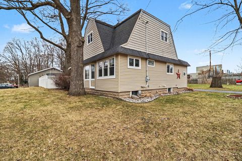 Photo of 802 N Emily Street, Ludington, MI 49431 (MLS # 26009421)