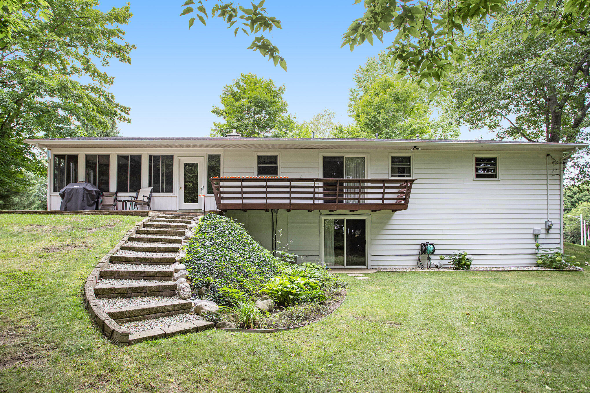 Galesburg, Michigan 49053, United States, 3 Bedrooms Bedrooms, ,2 BathroomsBathrooms,Residential,Pending,195228