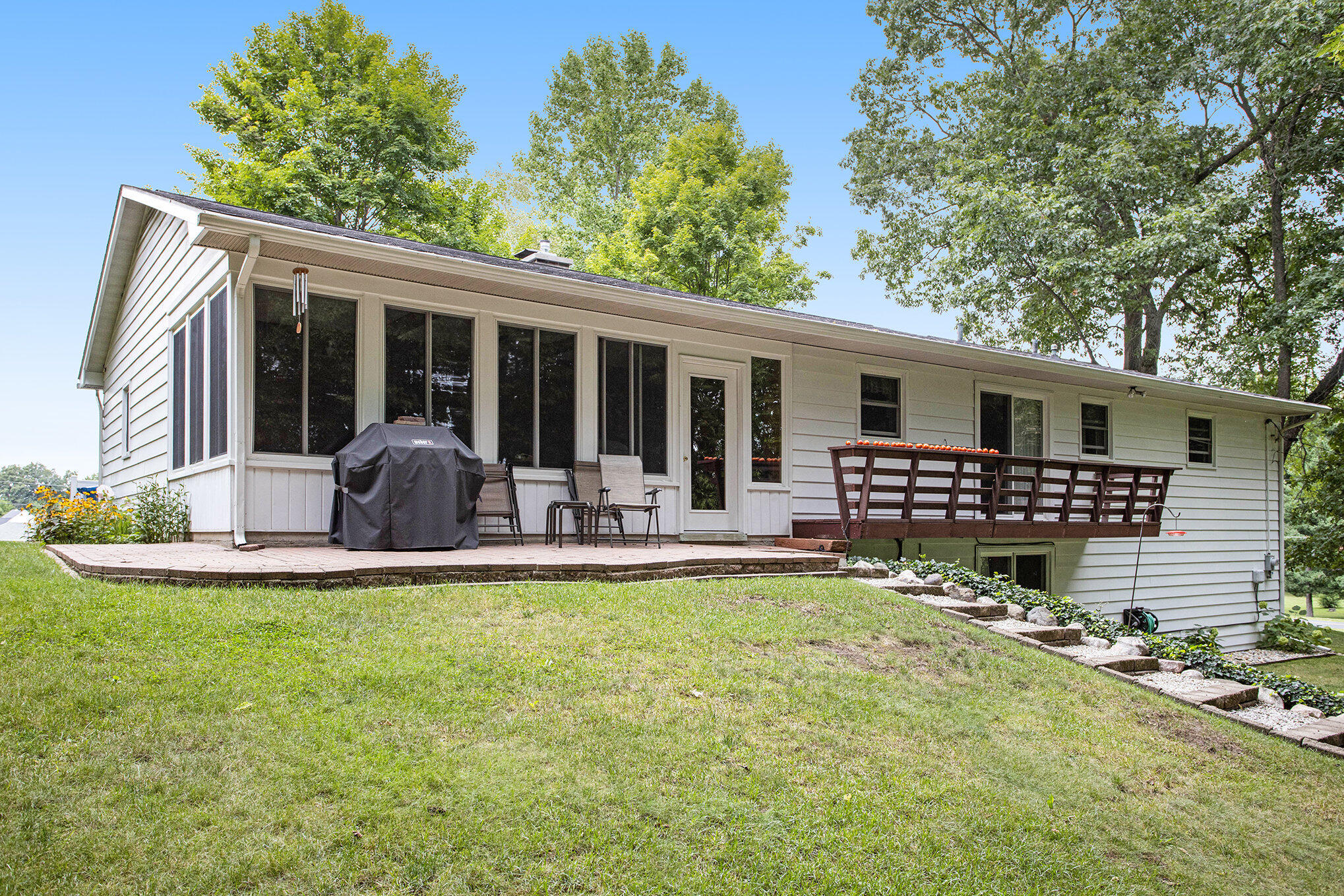 Galesburg, Michigan 49053, United States, 3 Bedrooms Bedrooms, ,2 BathroomsBathrooms,Residential,Pending,195228