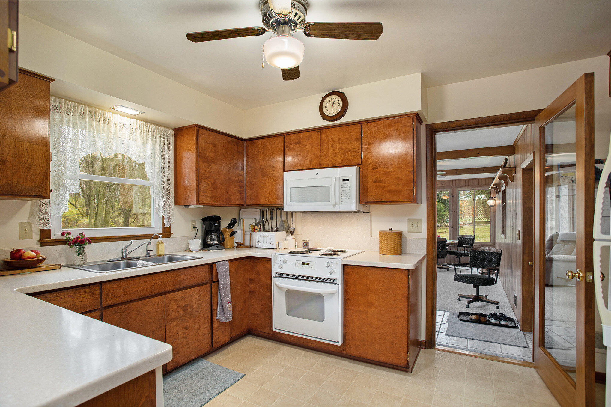 Galesburg, Michigan 49053, United States, 3 Bedrooms Bedrooms, ,2 BathroomsBathrooms,Residential,Pending,195228