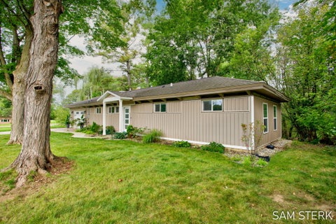 Photo for 3789 Yellowstone Drive SW