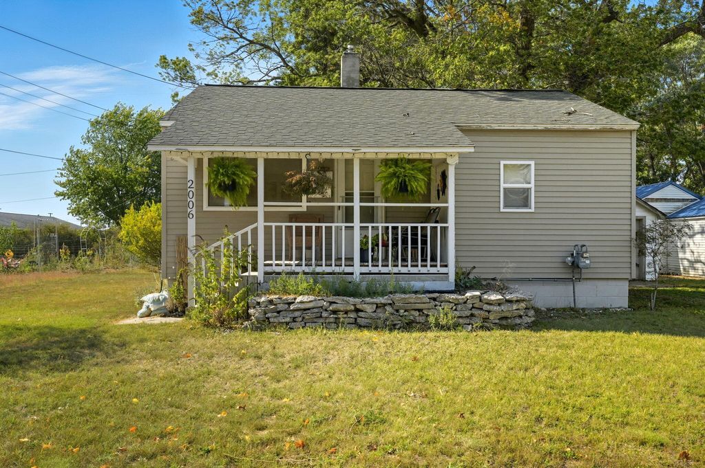 Photo of 2006 Vine Street, Manistee, MI 49660 (MLS # 25051700)