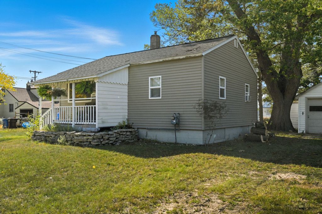 Photo of 2006 Vine Street, Manistee, MI 49660 (MLS # 25051700)