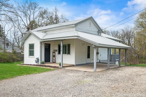 Photo of 816 W Montcalm Street, Greenville, MI 48838 (MLS # 26017541)