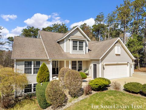 Photo of 16703 Rich Street, Grand Haven, MI 49417 (MLS # 26017220)