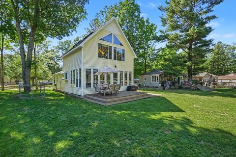 Photo of 974 S Logan LN, Hesperia, MI 49421 (MLS # 26029202)