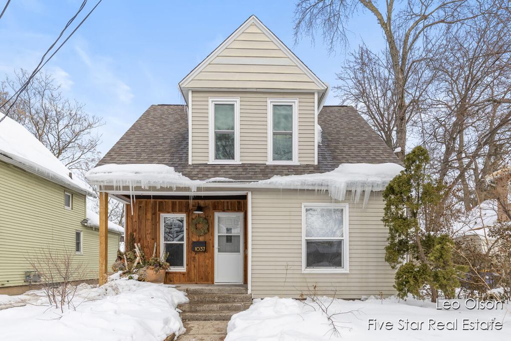 Photo of 1037 Lilac Court NE, Grand Rapids, MI 49503 (MLS # 26005097)