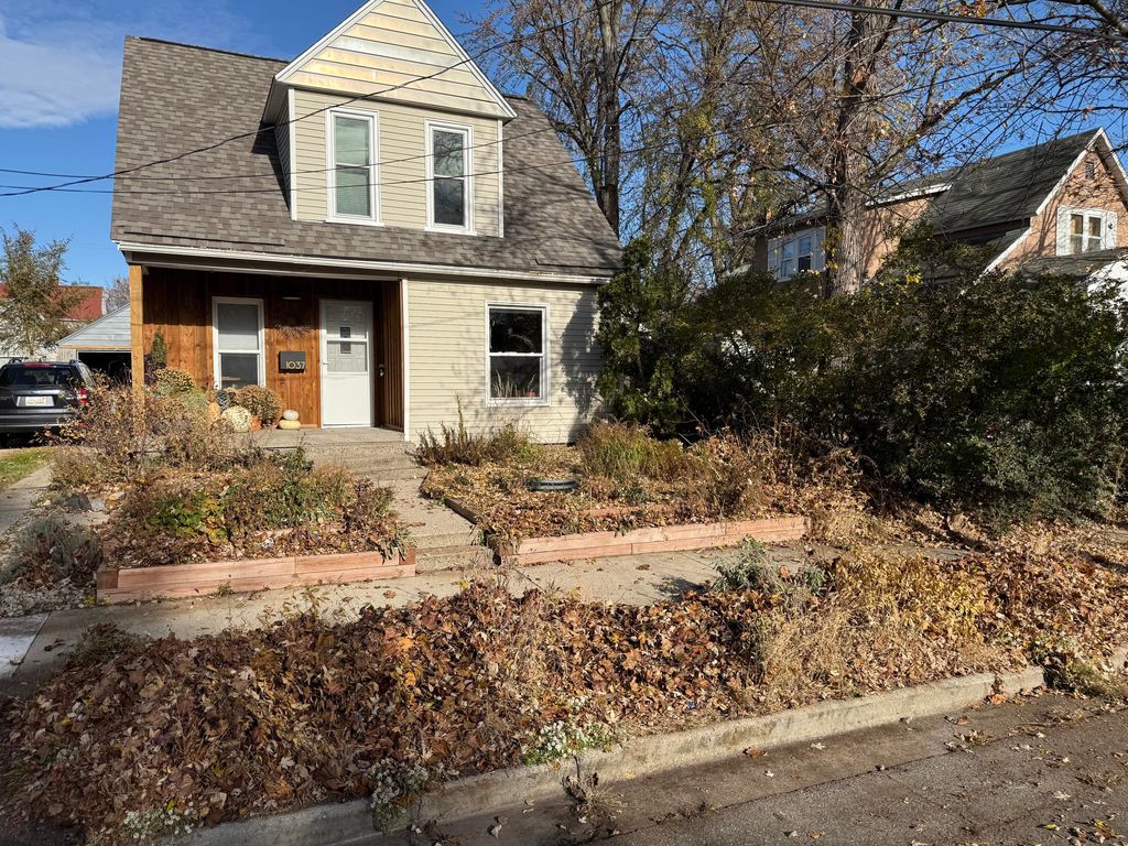 Photo of 1037 Lilac Court NE, Grand Rapids, MI 49503 (MLS # 26005097)