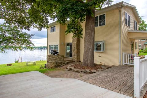 Photo of 425 Oakwood Avenue, Clarklake, MI 49234 (MLS # 26016743)