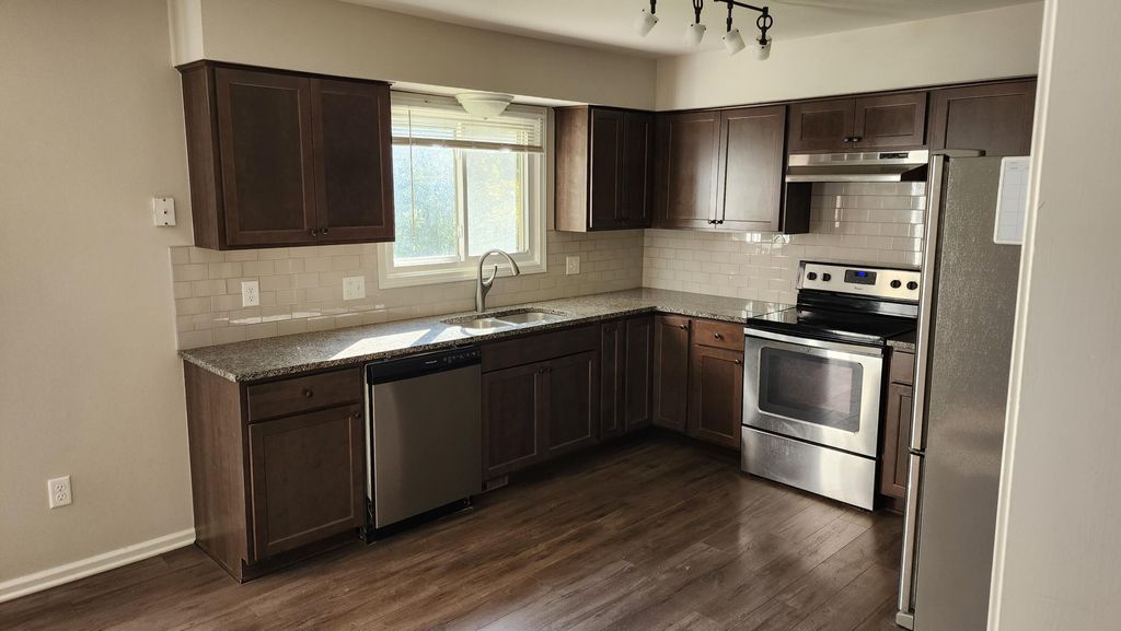 Photo of 8424 Annsbury Drive, Shelby Twp, MI 48316 (MLS # 25058599)