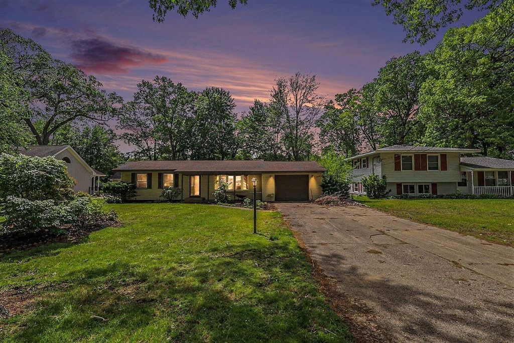 Photo of 15131 Deremo Street, Grand Haven, MI 49417 (MLS # 26025564)