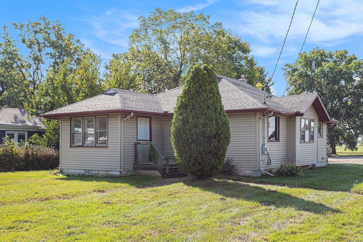 Photo 1 of 17 — 2963 W Dickman Road, Springfield, MI 49037