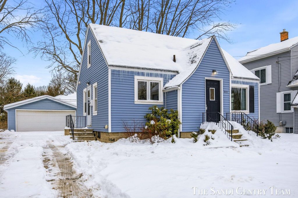 Photo of 803 S Griffin Street, Grand Haven, MI 49417 (MLS # 25061345)