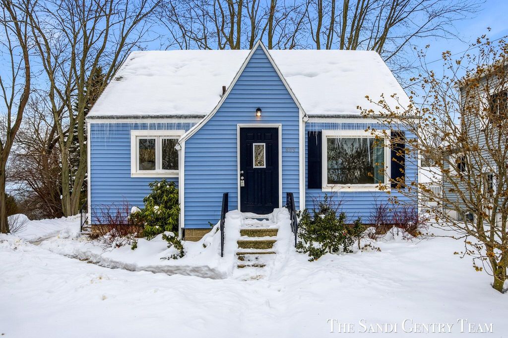 Photo of 803 S Griffin Street, Grand Haven, MI 49417 (MLS # 25061345)