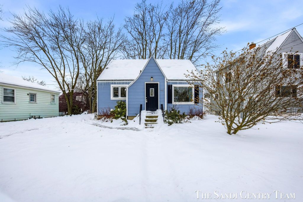 Photo of 803 S Griffin Street, Grand Haven, MI 49417 (MLS # 25061345)