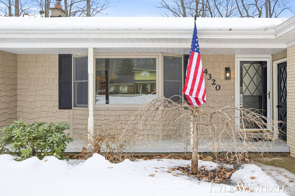 Photo of 4320 Shady Oak Court, Hudsonville, MI 49426 (MLS # 26005961)