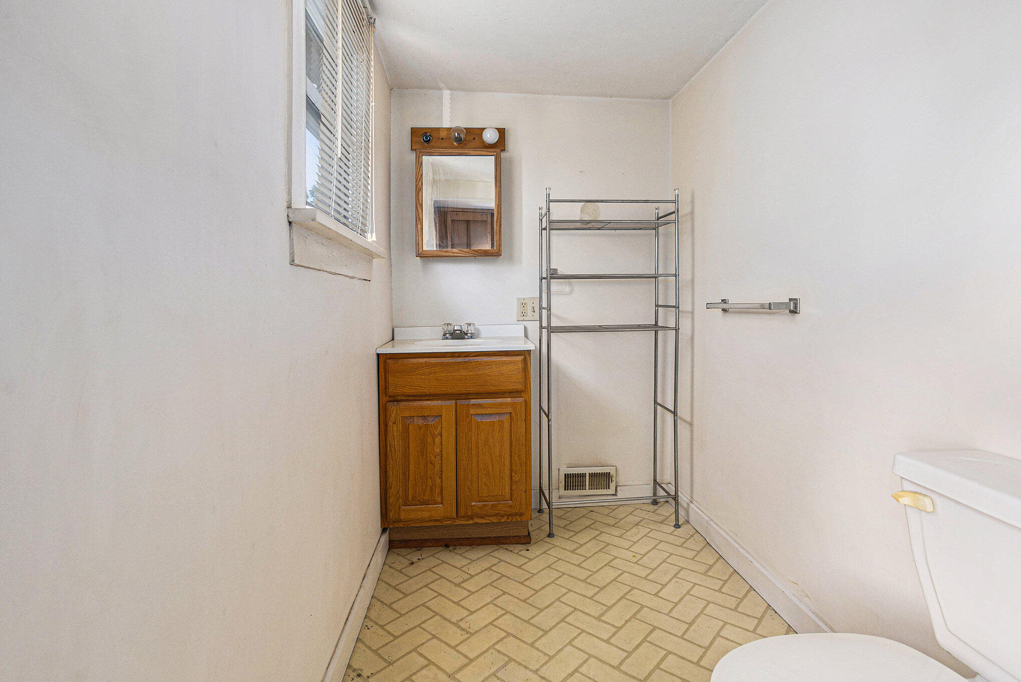 Sturgis, Michigan 49091, United States, 3 Bedrooms Bedrooms, ,2 BathroomsBathrooms,Residential,Active,197098