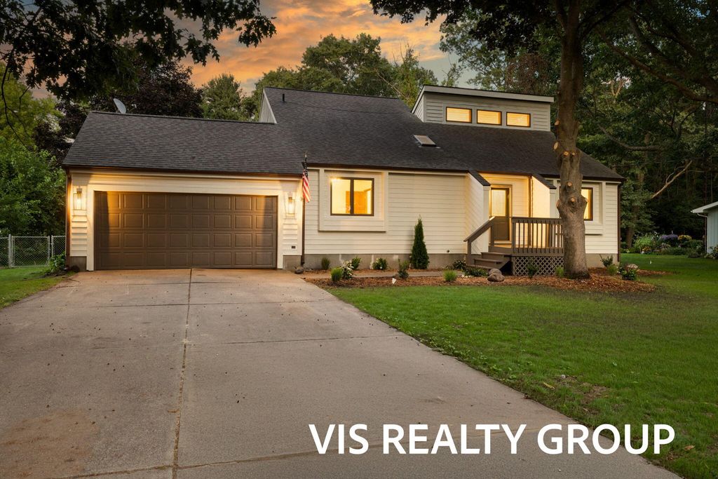 Photo of 18630 N Fruitport Road, Spring Lake, MI 49456 (MLS # 25061472)