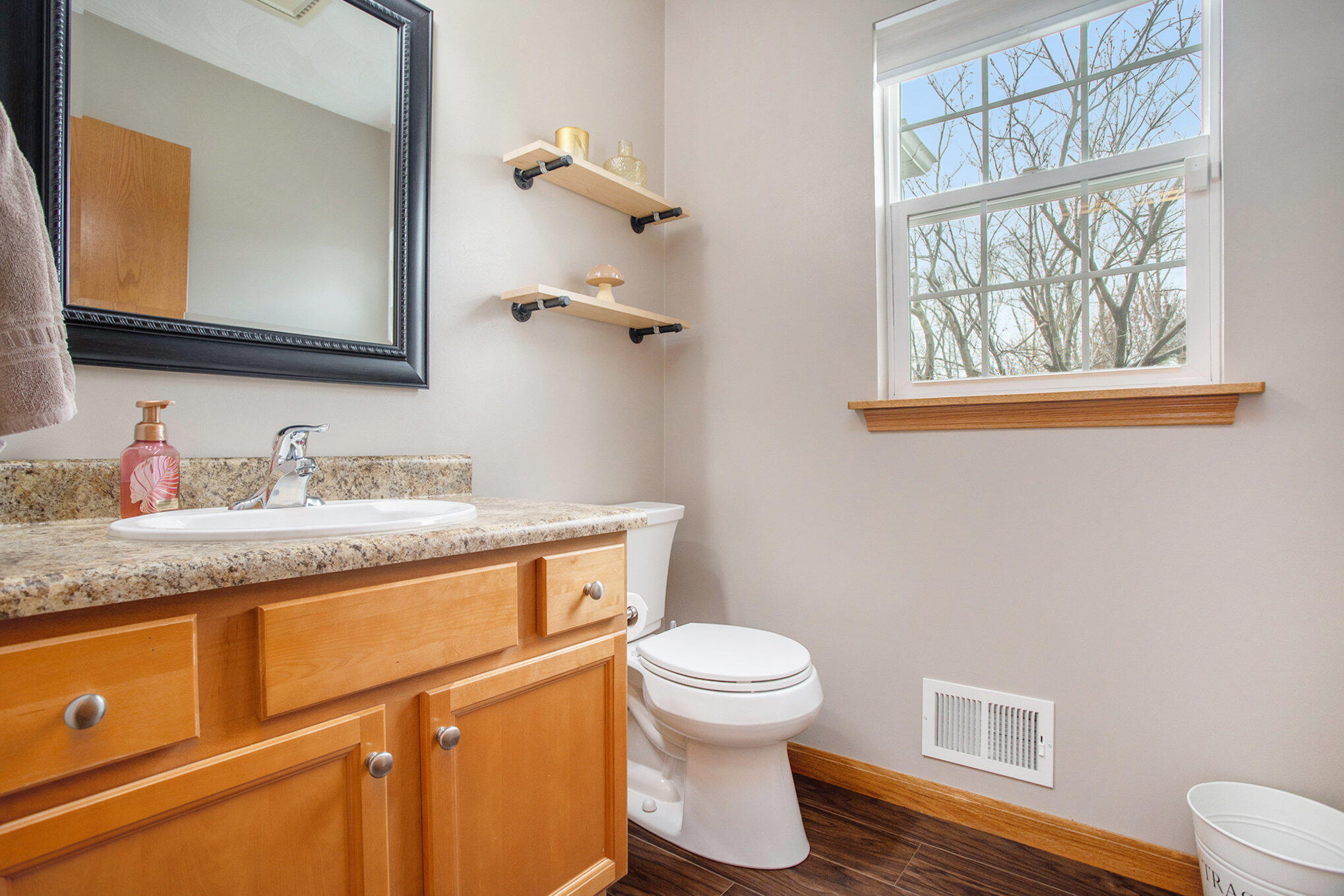 Battle Creek, Michigan 49015, United States, 5 Bedrooms Bedrooms, ,4 BathroomsBathrooms,Residential,Pending,115406