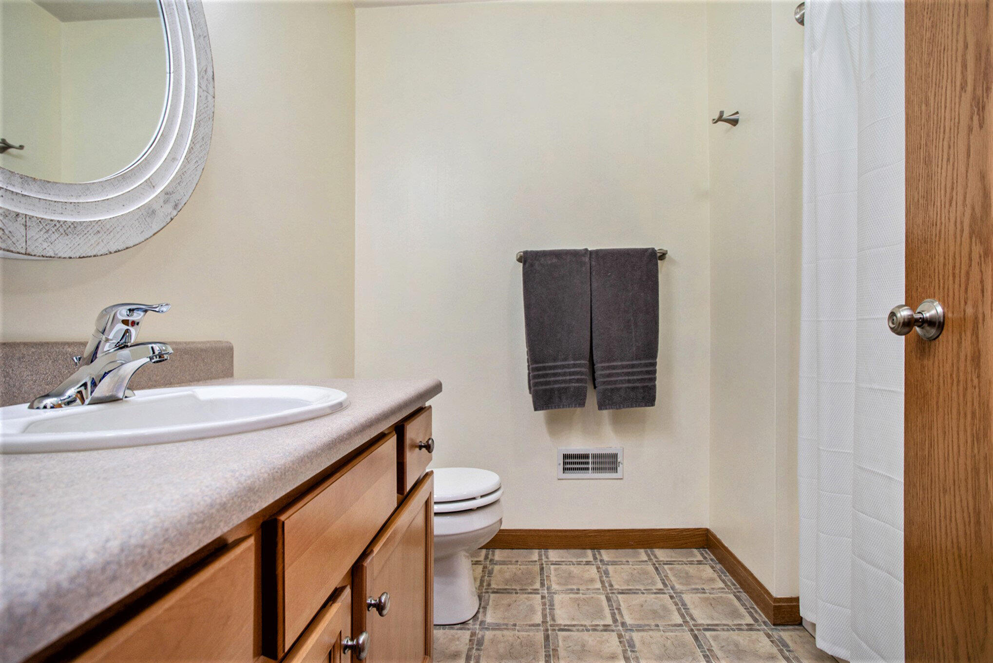 Battle Creek, Michigan 49015, United States, 5 Bedrooms Bedrooms, ,4 BathroomsBathrooms,Residential,Pending,115406