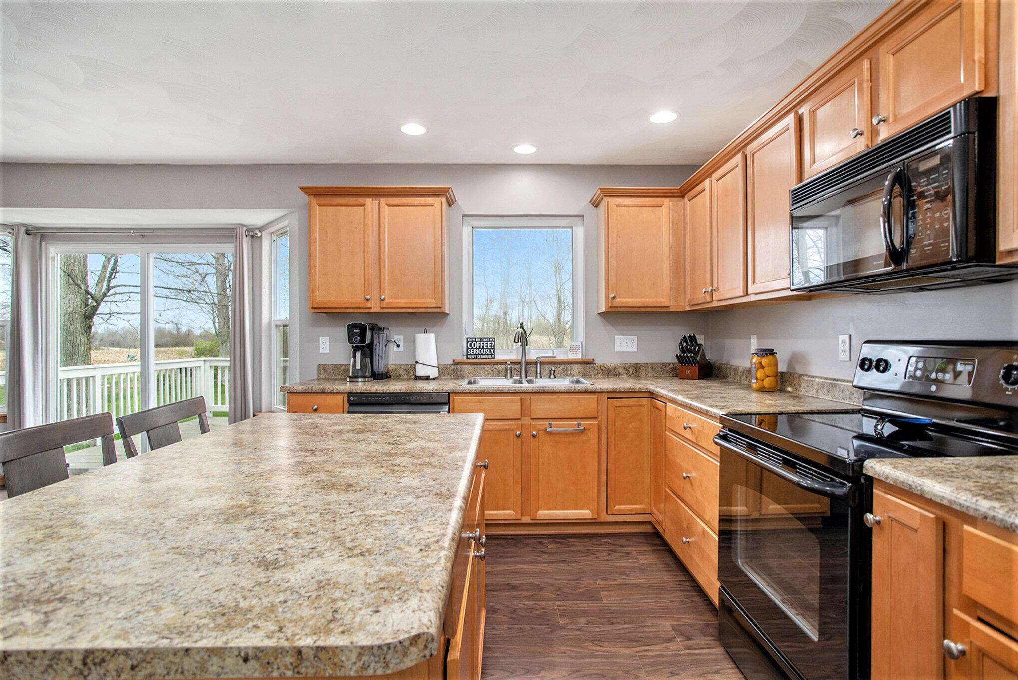 Battle Creek, Michigan 49015, United States, 5 Bedrooms Bedrooms, ,4 BathroomsBathrooms,Residential,Pending,115406